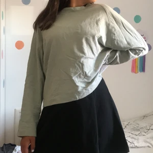 Sweatshirt ljusgrön pastell - Mintgröna grön sweatshirt stl d Lindex. Något längre baktill. Oanvänd