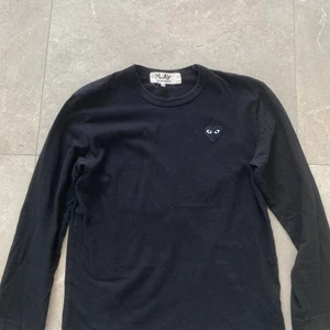 Comme des Garcsons - Longsleeve T-Shirt, köpt från END. Bra skick, sitter som en liten M/S