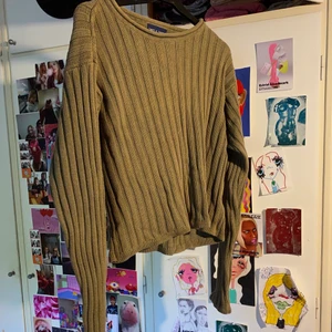 Ribbad långärmad tröja - Fin ribbad grön tröja. Rätt så bra skick. Storlek medium 