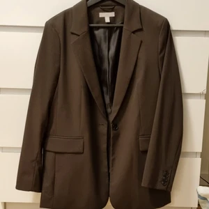 Kavaj - En olivgrön kavaj från H&M i storleken M, betalas via swish :) 