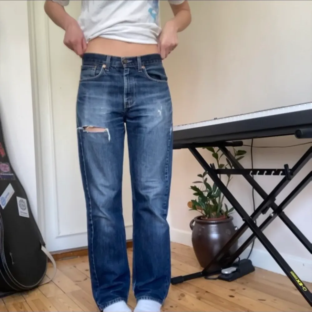 snyggaste levis jeansen i modellen 751. Storlek 32/32. gör gärna paketpris :). Jeans & Byxor.