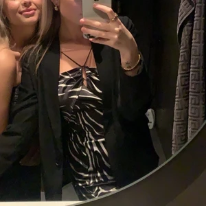 Zara klänning  - Klänning från zara 🦋 storlek S, betalning sker via swish!!! ❤️‍🔥❤️‍🔥