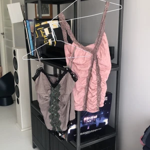 Fest linne! - Två fest linne som sitter skönt och bekvämt. Man kan få en för 30 och båda för 60, kontakta mig bara så diskuterar vi det! 💕