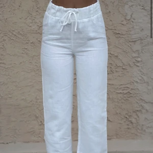 Linnebyxor a dsgn - Linnebyxor från a dsgn i storlek xs som är i använt skick men fortfarande skitsnygga!