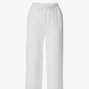 Linne byxor - Jättebra skick! Säljer för att jag inte längre får någon användning utav dom. Från chelsa köpt för 549kr.