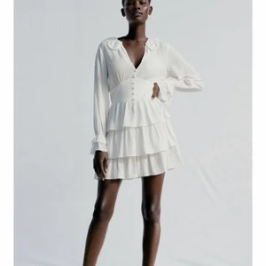 Klänning ifrån zara💖 - En jätte fin klänning som säljs pågrund av den aldrig kommer till användning❤️