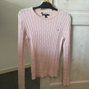 Gant tröja  - En ljusrosa gant tröja i bra skick! 💕 säljer pga inte används. 