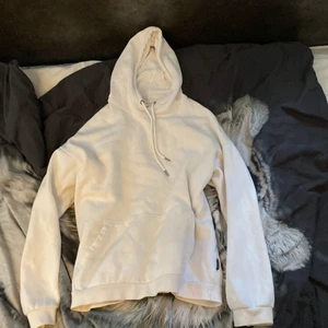 Vit hoodie  - Vit hoodie från yourturn🫶🏻