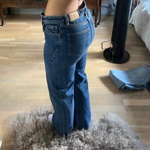 Superfina midrise jeans som tyvärr blivit för små! 💕