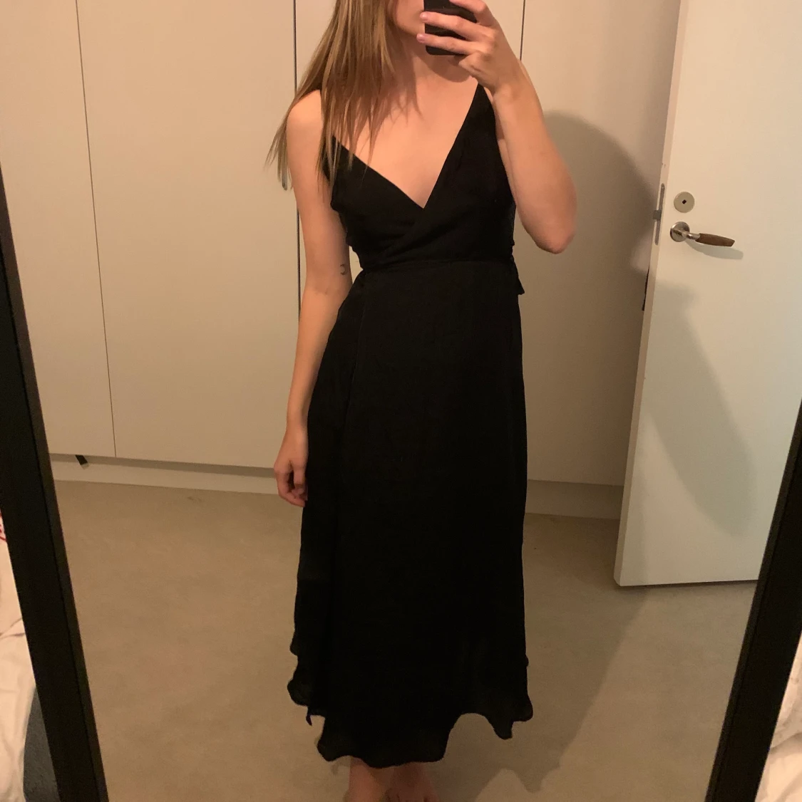 Svart wrapklänning