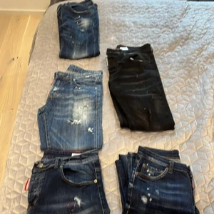 Dsquared jeans - Feta dsquared byxor för billigt pris, väldigt bra skick och knappast använda. 170 cm och passar jätte vra
