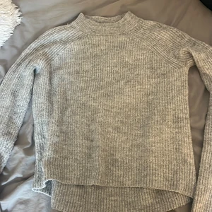 Stickad tröja - Sälj då den inte kommer tillanvändning, från hm💕 (köparen står för frakt)