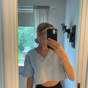 Croppad topp - En croppad topp från zara!!💓BETALINGE SKER VIA SWISH  KÖPAREN STÅR FÖR FRAKT
