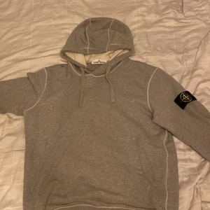 Stone Island storlek L - Använd en gång, inga skador, plagget är felfritt och har perfekt passformen