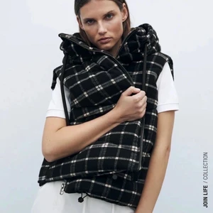 Zara väst - Zara väst med huva, väll använd men i bra skick!