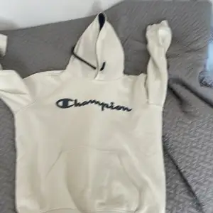 Cool hoodie för stor mig knappast använd 