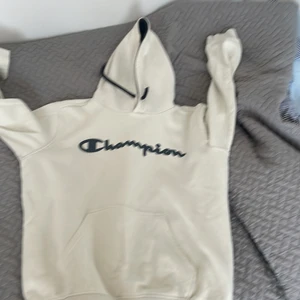 Champion hoodie  - Cool hoodie för stor mig knappast använd 