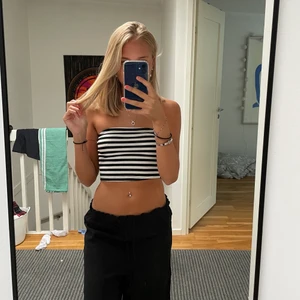 Linnebyxor  - Lågmidjade linnebyxor från zara! Fina, fint skick! Storlek xs