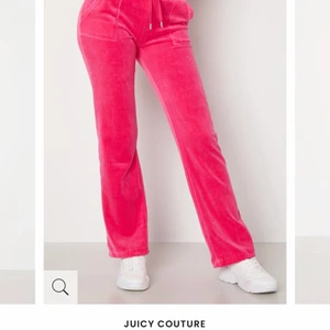Juicy Couture byxor - Juicy Couture - Classic Velour Del Ray byxor säljes. Köpta för ca. 6 månader sen på Juicys hemsida. I nyskick, inga fläckar eller slitningar. 