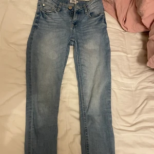 Raka jeans - Raka jeans från lager 157, använt skick, frakt ingår inte!