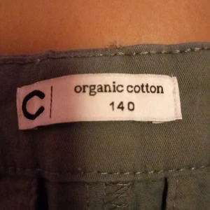 Cubus shorts - Fina gröna shorts från cubus i storlek 140cm. Säljer pga jag inte andvänder den är andvänd 1 gång. Köparen står för frakt.