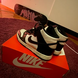 Nike dunk panda  - Nike dunk panda skick 9/10 säljer dom då dom inte passar. Riktigt fina 