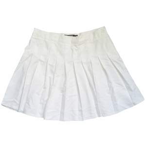 vit kjol från bikbok. endast använd fåtal gånger och är som ny 💖