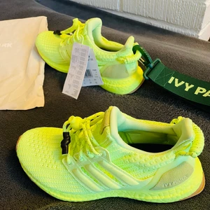 Adidas ivy park ultraboost  - Brand new,size 36 2/3,original price was 2100,sell it for 1000.Only meeting in Stockholm 