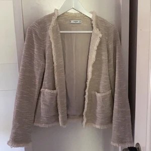 Kofta storlek M - Liten i storleken passar S