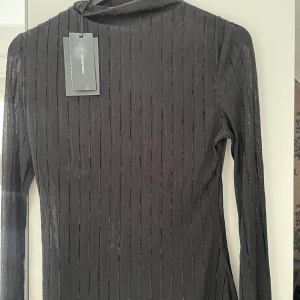 Tröja  - Super fin fest tröja från vero Moda. Tröjan är aldrig använd 