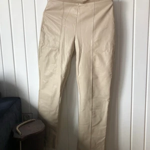 Skinbyxor! - Snygga skin byxor perfekt till en fest i höst!! Eller med en stor tjocktröja 😍