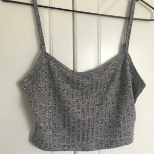 Grått linne från SHEIN  - Aldrig använt linne då jag har ett liknande som jag använder. Storlek S men passar även XS.