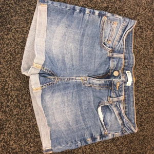 Gina tricot shorts  - Shorts 