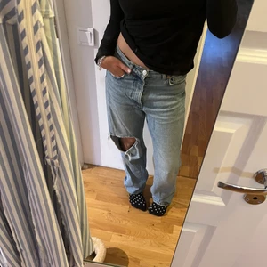Baggy jeans - Skitsnygga lågmidjade jeans från Zara! Dessa har varit mina favoriter så länge😍 orginalpris ca 450kr 