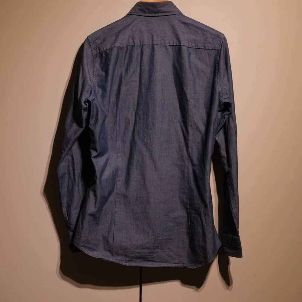 Blue shirt (jeans like) with long sleeves. Long model. In perfect condition. . Skjortor.