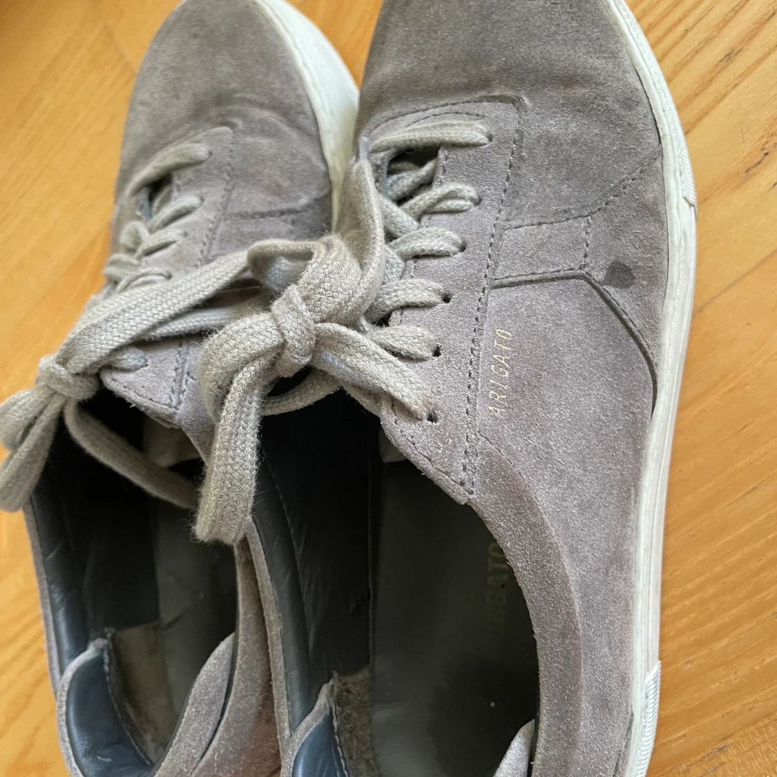 Gråa Axel arigato skor - 91