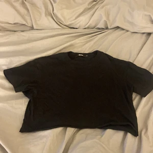 croptop stl xs  - använd ca 5 gånger jättefint skick! 