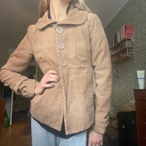 Manchester jacka  - Superfin höstjacka i Manchester. Old school devided. 