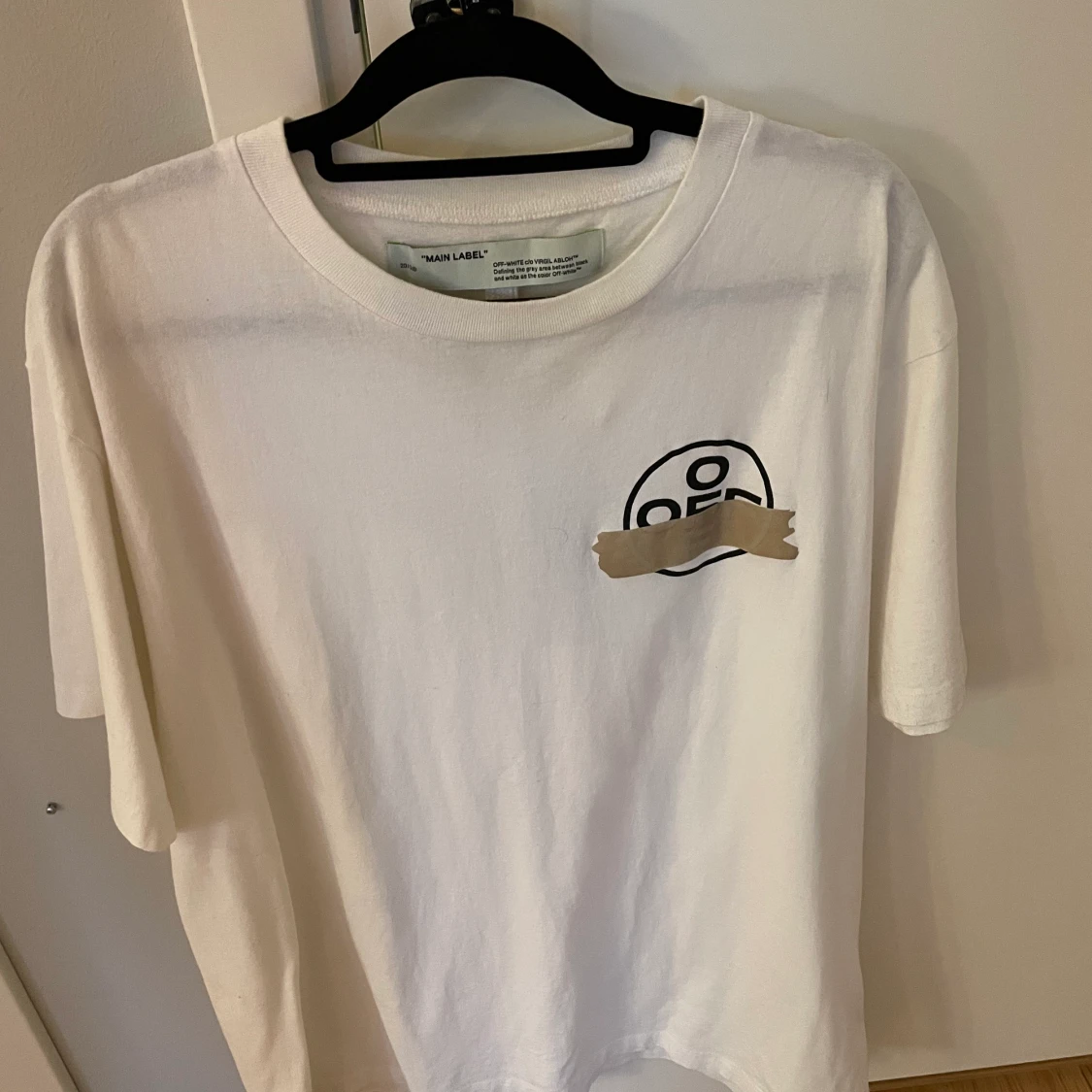 OFF-WHITE T-shirt i Storlek M