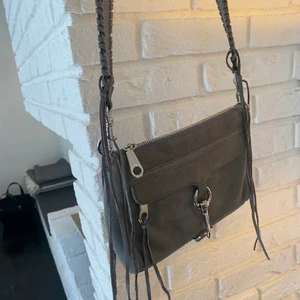 Rebecca Minkoff Mini Mac - Mini Mac Bag från Rebecca Minkoff, har använt den en del. original- dustbag medföljer. Första bilderna är från förra säljaren 