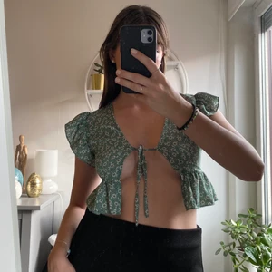 Topp - Jättefin top med knyte som är lite för liten för mig i min smak 