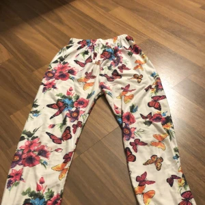 Byxor  - Vet inte var dem är ifrån 