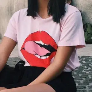Rosa T-shirt med tryck
