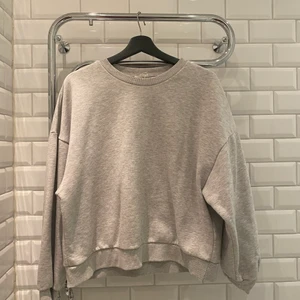 crewneck!! - cozy crewwneck perfect for fall!!