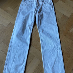 Weekday jeans - Vita jeans från weekday, knappt använda.  Waist 26, length 32