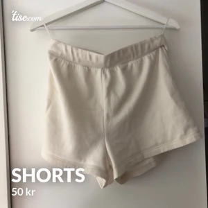 Shorts  - Shorts i strl s från  hm i använt skick 