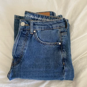 Jeans  - De perfekta högmidjade jeansen från bikbok som knappt är använda. Jeansen är vida i benen men tajtare i midjan. Skriv om fler bilder eller frågor💋🫶
