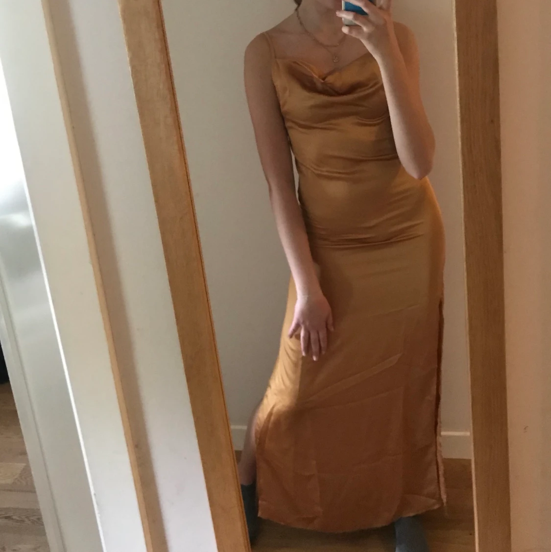 Guldig balklänning strl 34