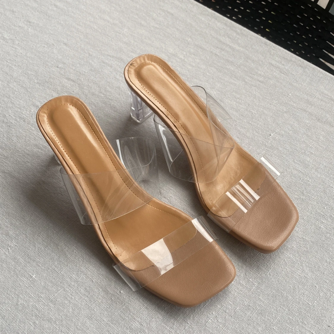 Klackar med genomskinliga band/klack stl 38