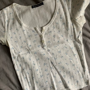 Brandy Topp - Super gullig brandy topp!! Är inte helt säker på om jag vill sälja men vill kolla intresse💓